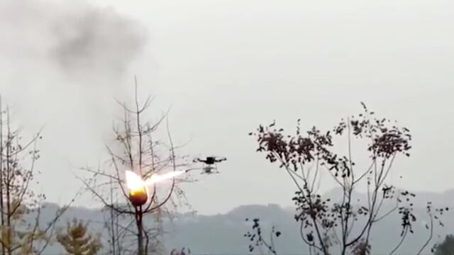 Dron lanzallamas