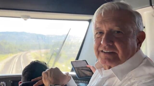AMLO presume puente del Tren Maya