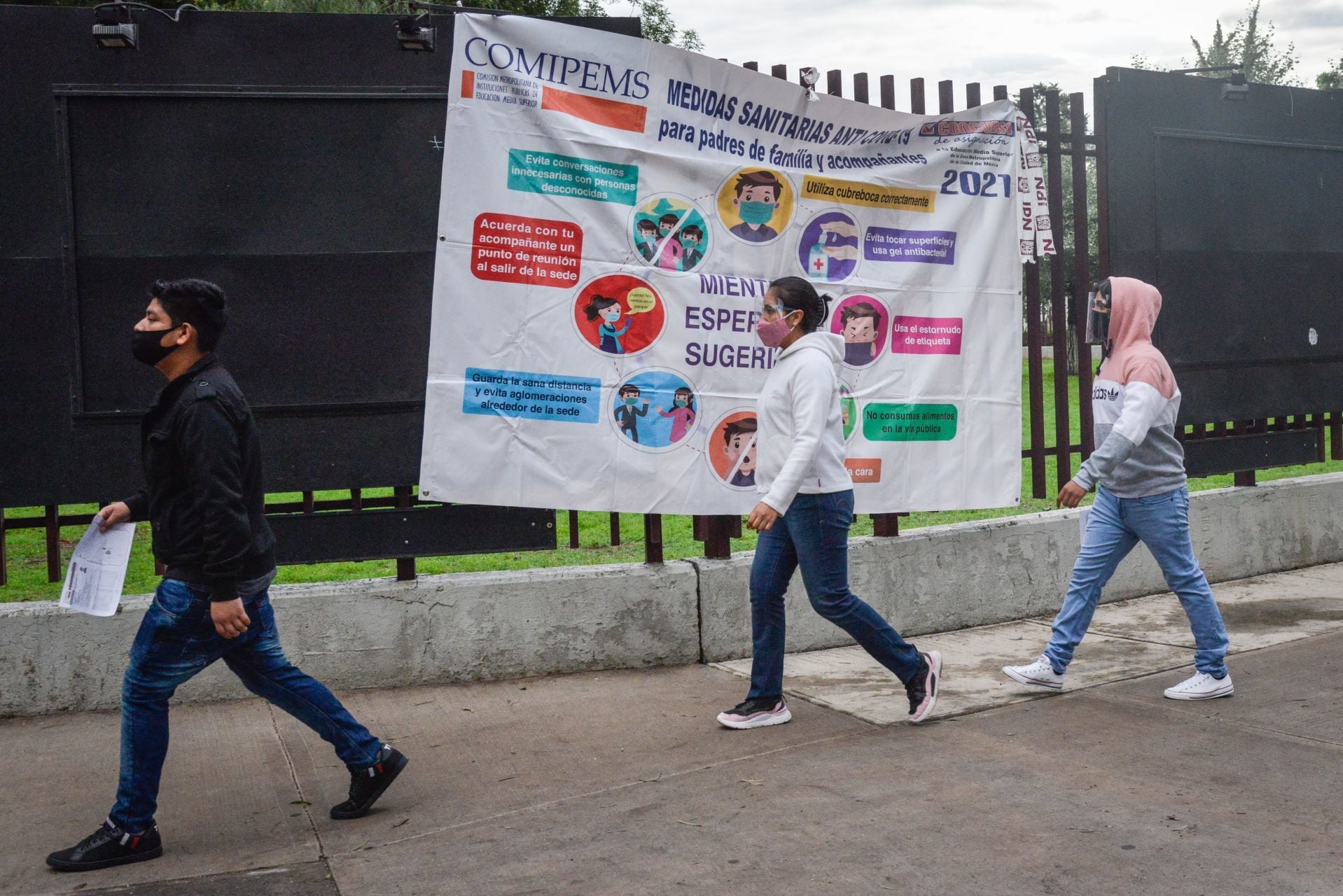 Aplicación del examen de la Comisión Metropolitana de Instituciones Públicas de Educación Media Superior (COMIPEMS) de admisión a nivel medio superior