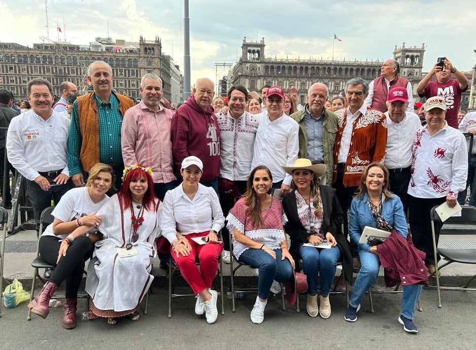 Gobernadores de la república asisten a marcha de AMLO