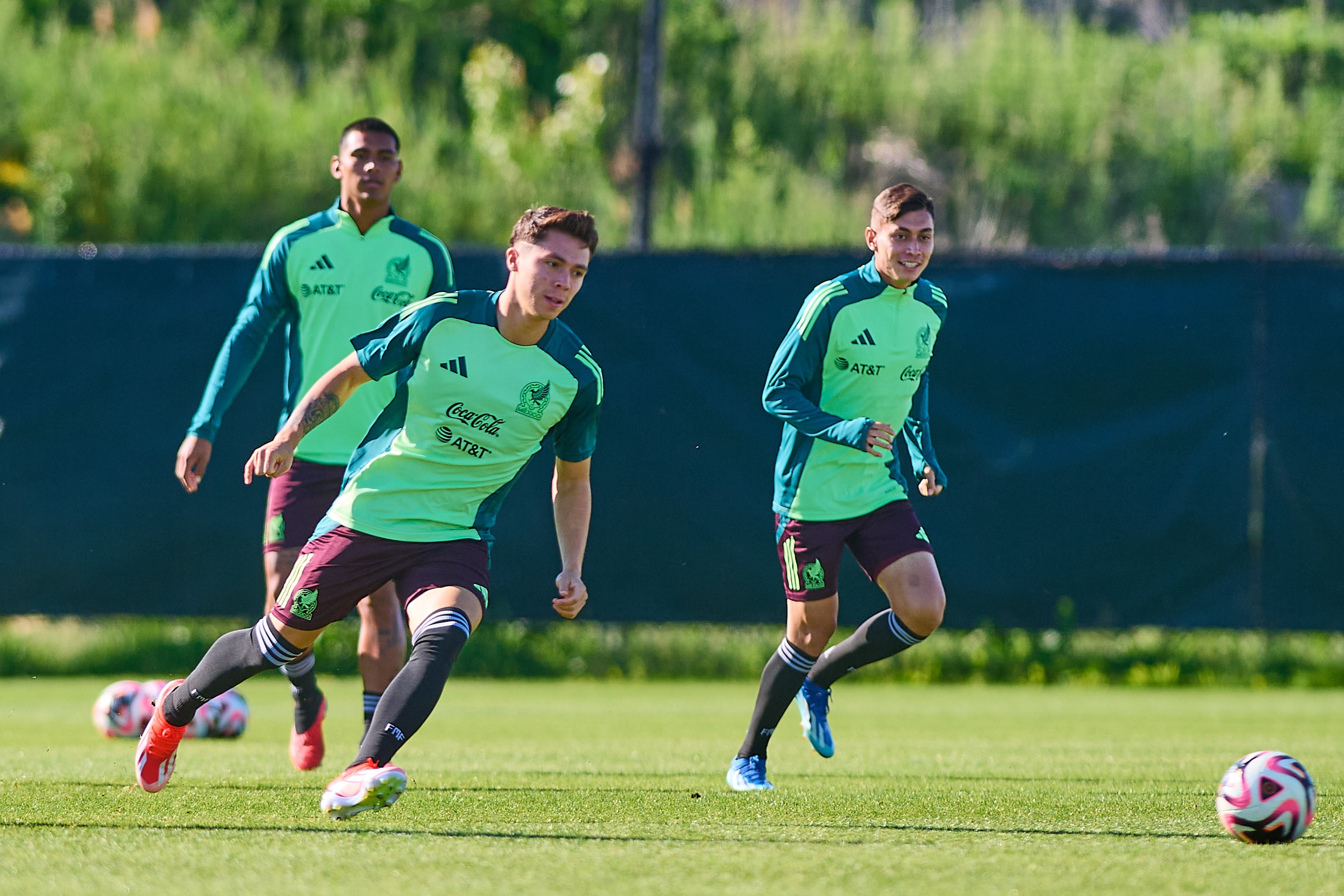 Rodrigo Huescas con la Selección Mexicana.