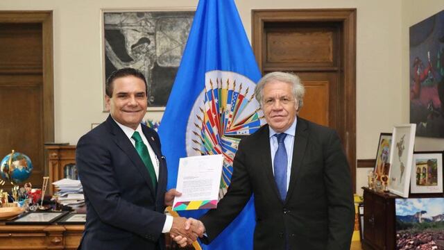 Silvano Aureoles con Luis Almagro