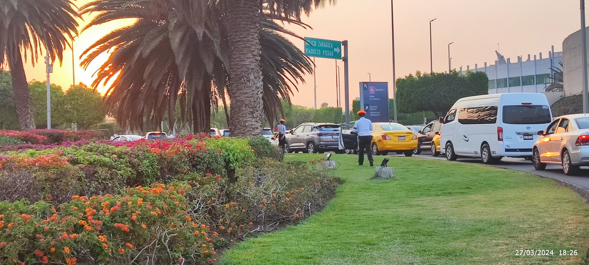 Taxistas bloquearon glorieta y esto exigieron