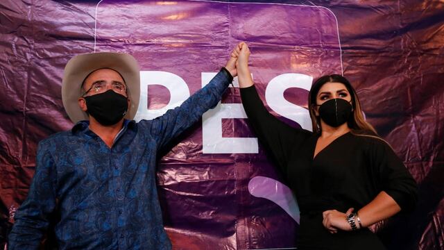 Vicente Fernández Jr. y su novia