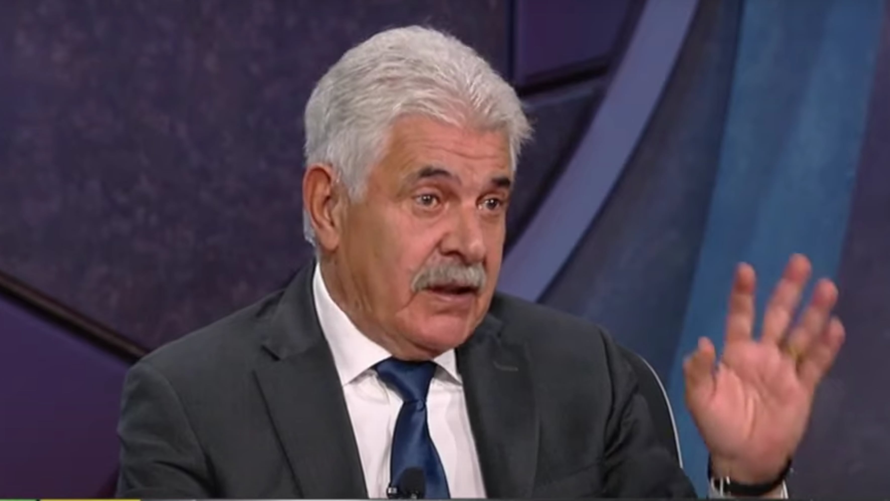 Tuca Ferretti lanza tremenda advertencia; ojalá que el VAR no esté decidiendo desde Coapa