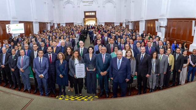 La Ministra Margarita Ríos Farjat recibió un reconocimiento de la UAEMEX