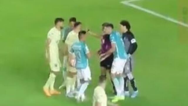 Ángel Mena y Lucas Di Yorio discutieron por cobrar penal en favor del Club León.