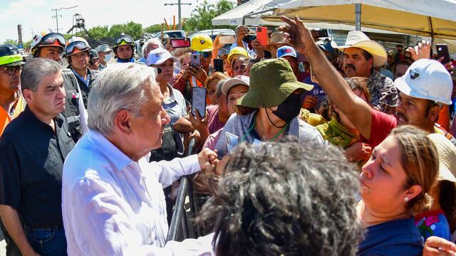 AMLO promete que habrá justicia por los mineros, pero primero se hará el rescate