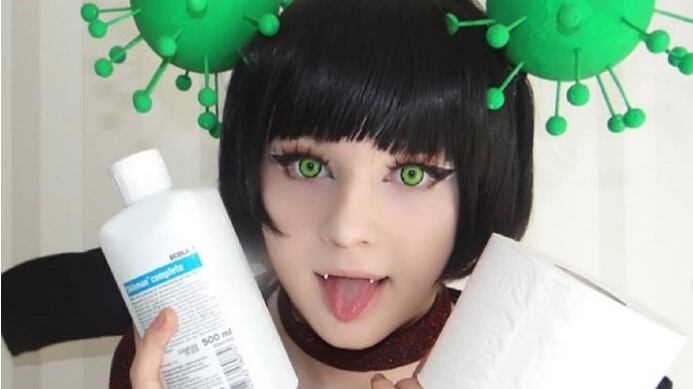 Cosplayer se disfraza de coronavirus para pedir que nos quedemos en casa