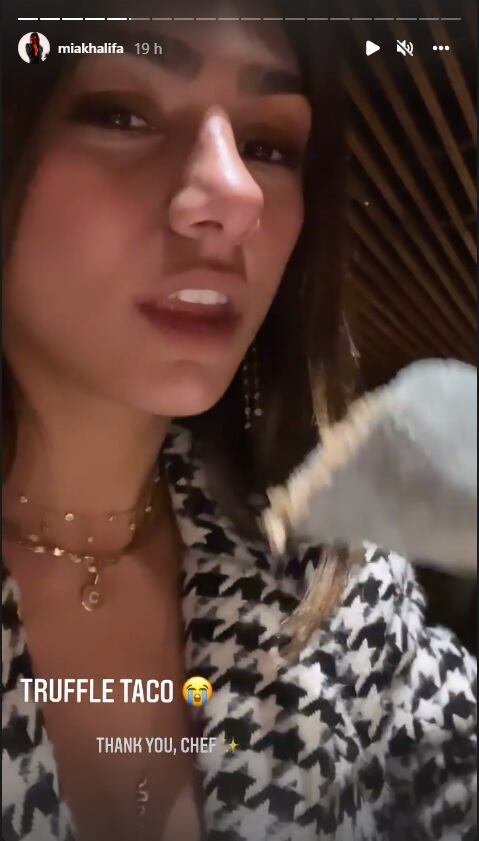 Mia Khalifa fue al Pujol y comió un taco