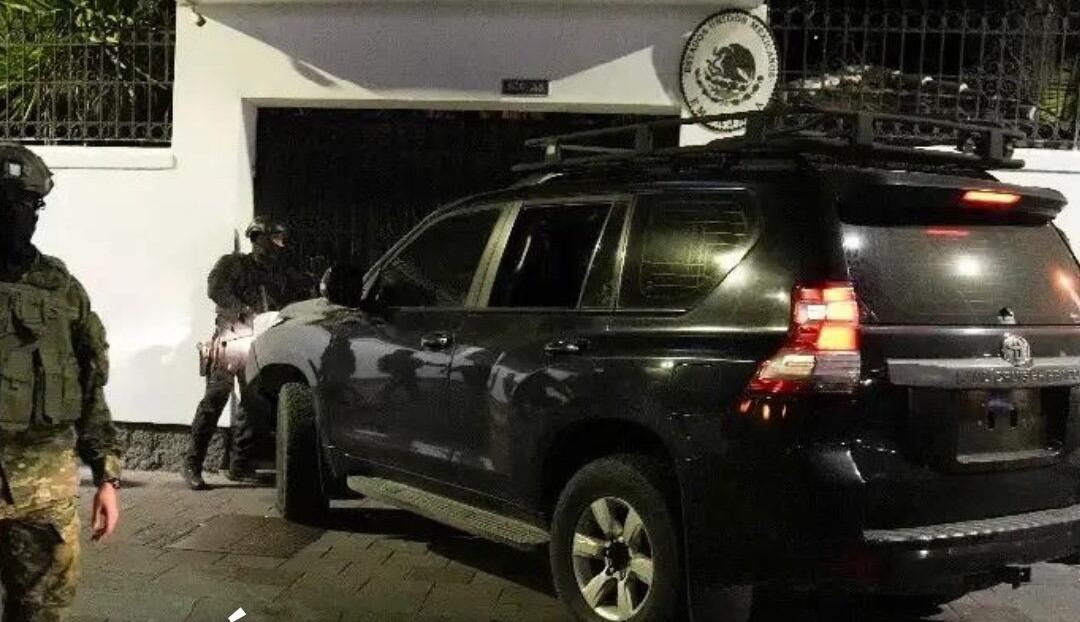 Policía de Ecuador irrumpe en embajada mexicana y detiene a Jorge Glas