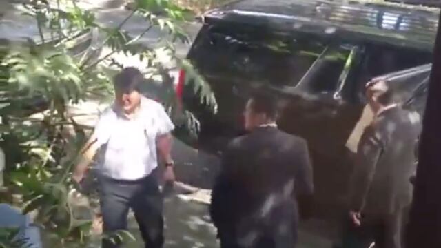 El expresidente Evo Morales saliendo del restaurante Brick