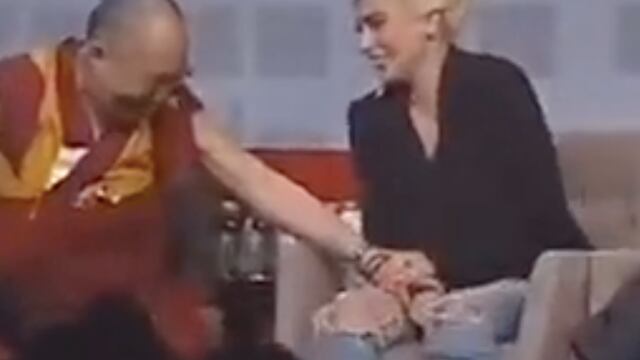 ¿Dalai Lama acosó a Lady Gaga?