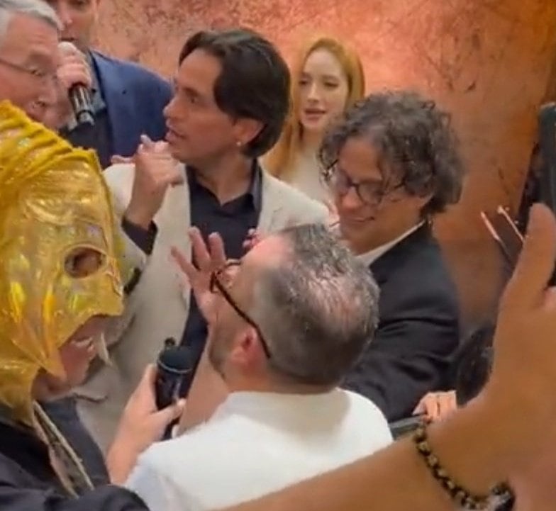 Chumel Torres en la fiesta de Ricardo Salinas Pliego