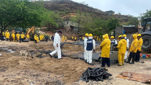 Derrame en Salina Cruz: Pemex reparó ducto y continúa acciones de limpieza
