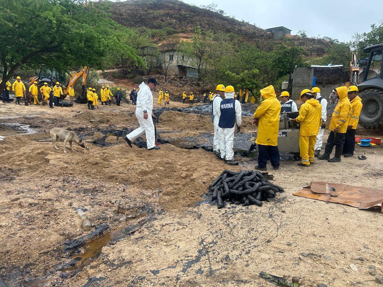Pemex repara ducto en Salina Cruz tras derrame de hidrocarburo