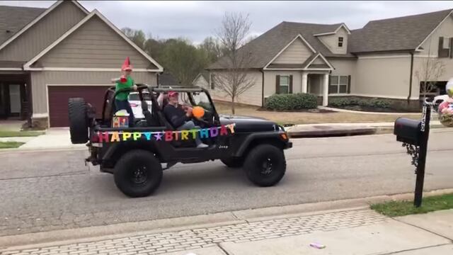 Así lo celebraron sus amigos