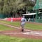 Video: AMLO practica béisbol, sufre leve desgarre pero consigue carrera