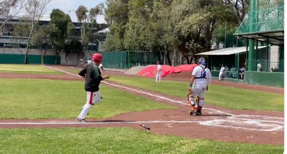 AMLO corre tras un hit