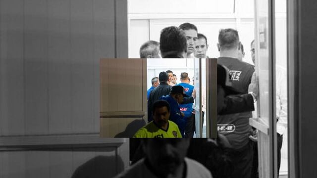 FOTO: Mohamed 'encara' a árbitro en el vestidor