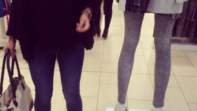 Exhiben en Twitter maniquíes con piernas extremadamente delgadas