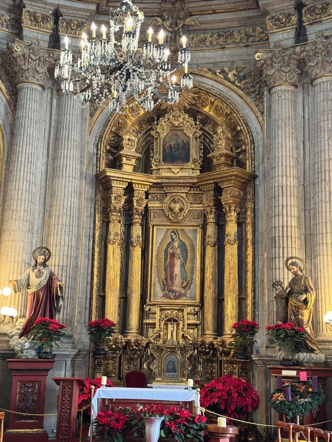 Aislinn Derbez comparte fotos del funeral de su mamá