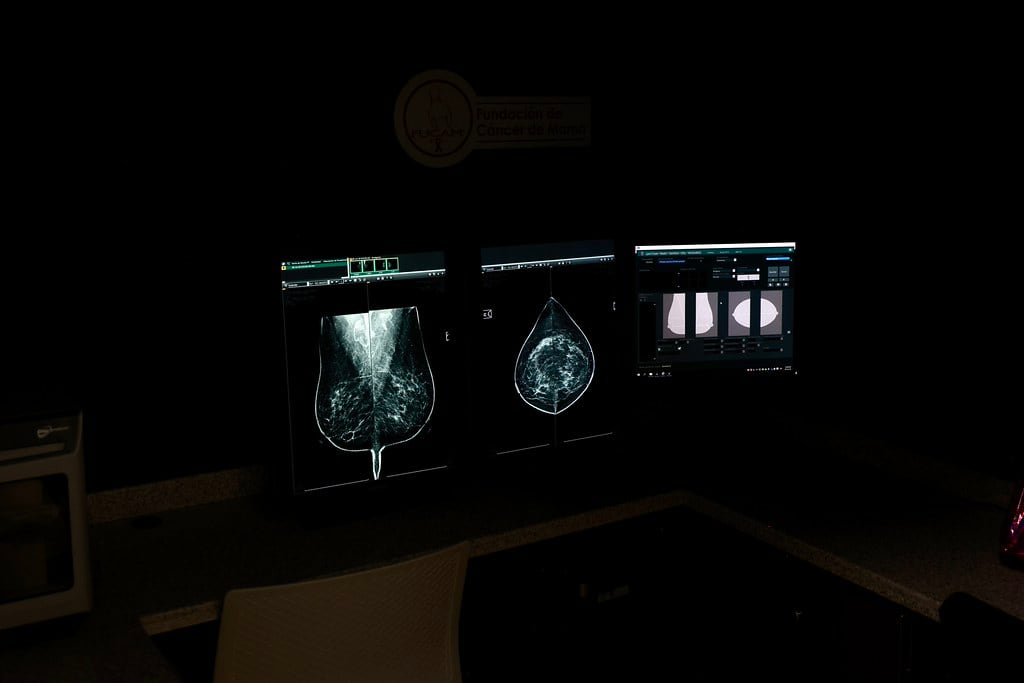 El programa brindará consultas, estudios diagnósticos, medicamentos, lentes y auxiliares auditivos sin costo durante julio.