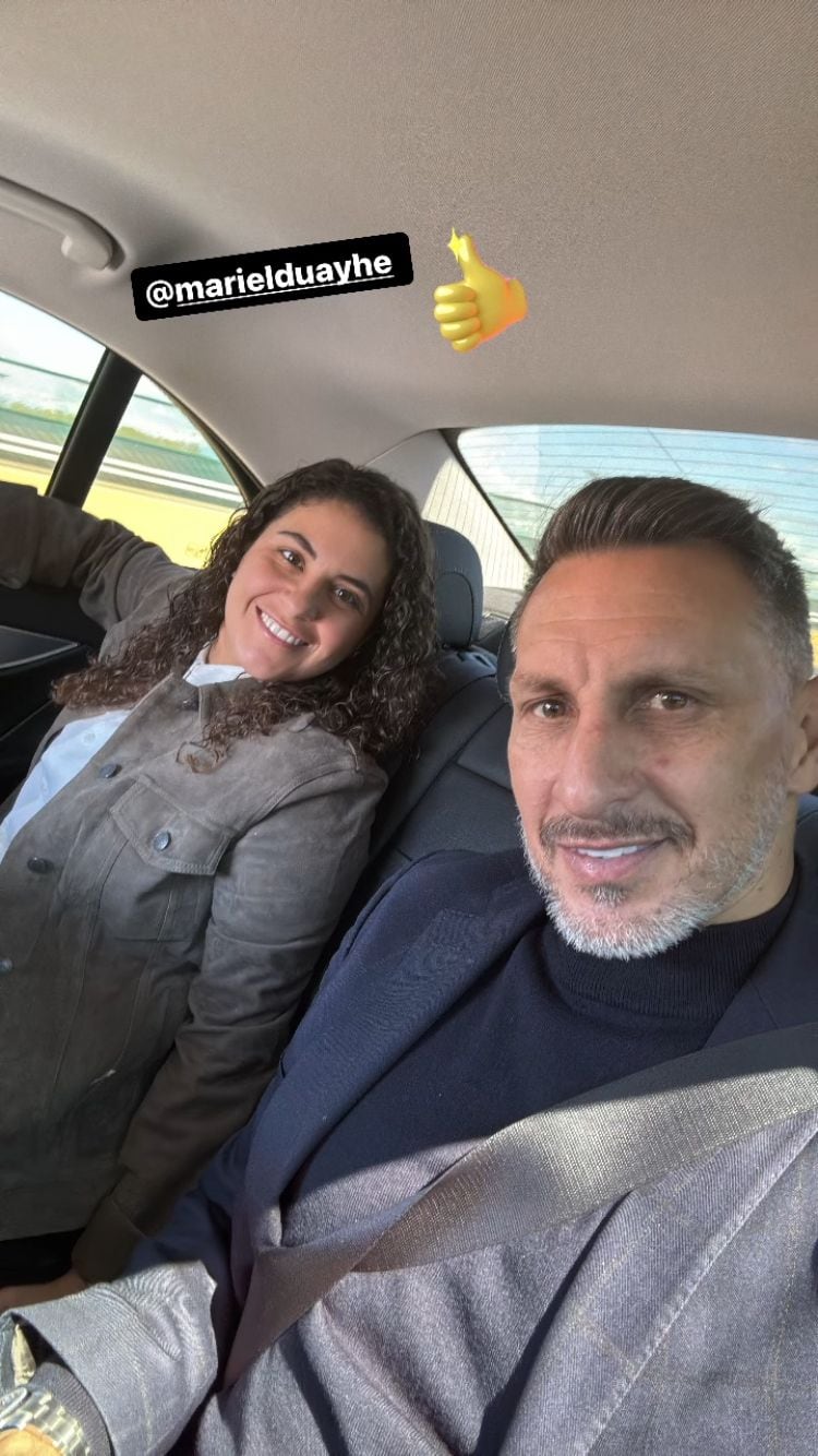 Agente de Santiago Giménez y papá