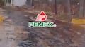 Pemex atiende derrame de combustóleo en Salina Cruz tras fuertes lluvias