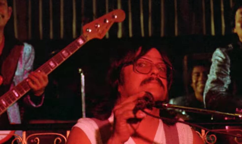 Chico Che cantando "Dónde te agarró el temblor"