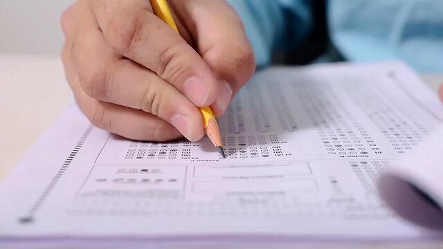 Niño responde que "las mujeres siempre tienen la razón" en examen.