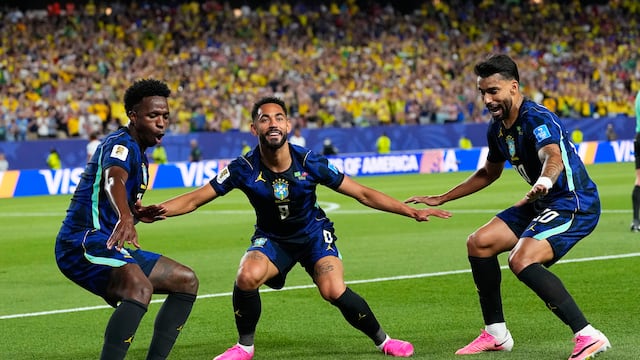 Brasil no perdona y golea a Haití para ser líder del Grupo C.