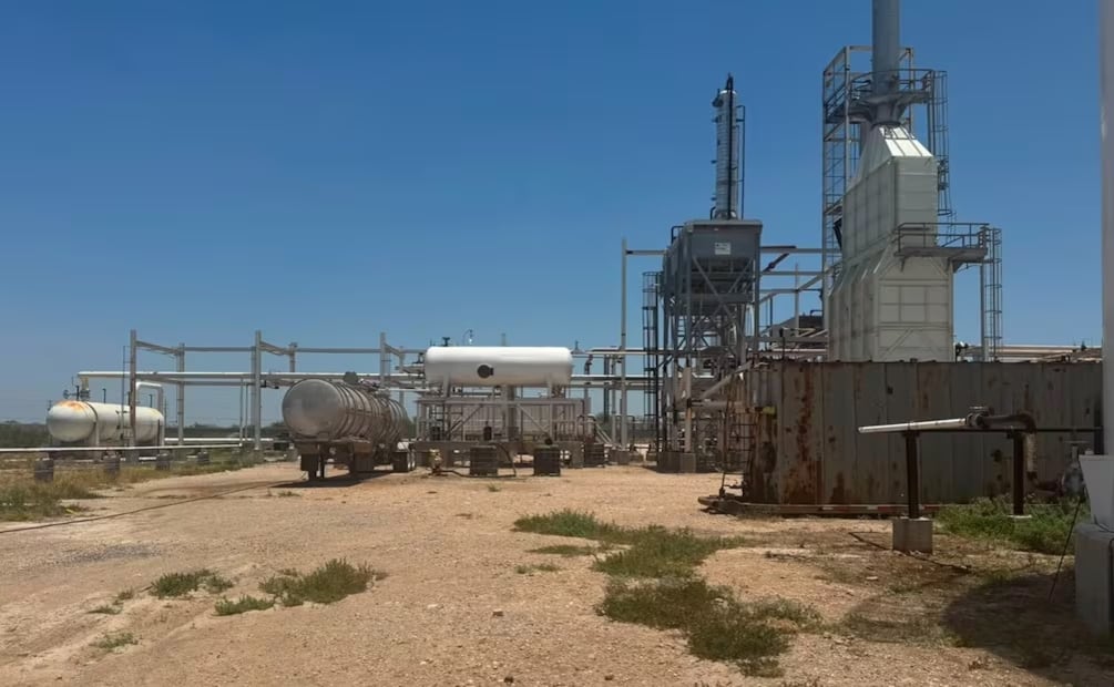 Hallan refinería clandestina con millones de litros de hidrocarburo en Tamaulipas