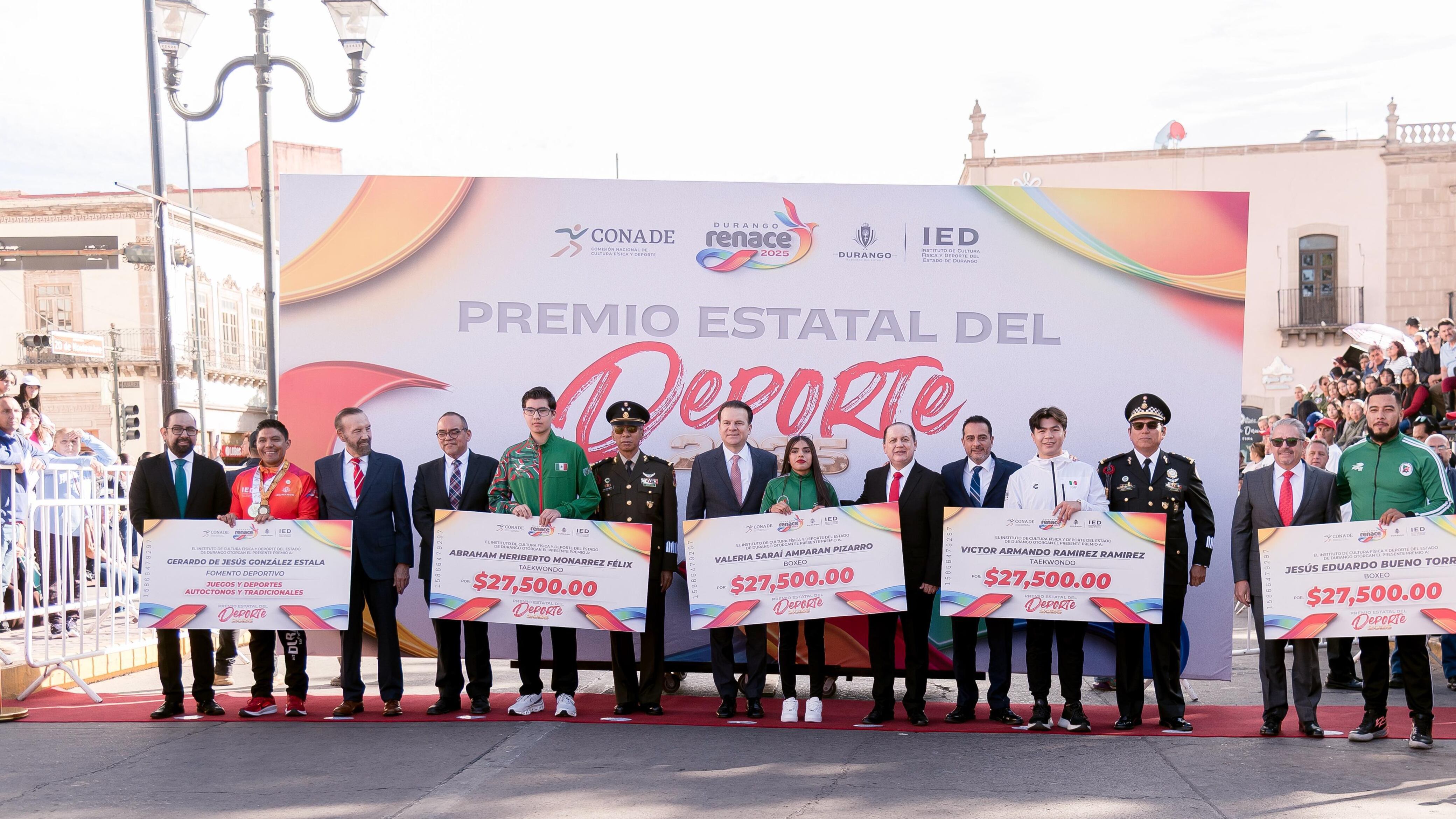 Esteban Villegas entrega Premio Estatal de Deporte 2025 a atletas destacados de Durango