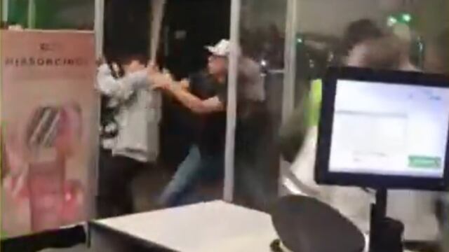 15 personas son acusadas por robo en la Bodega Aurrerá Metepec