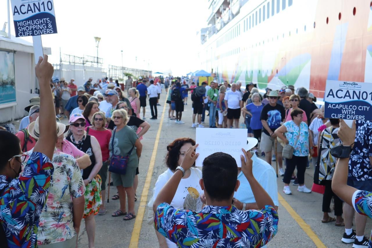 Llega el crucero Norwegian Encore al puerto de Acapulco, uno de los más grandes de los últimos 10 años