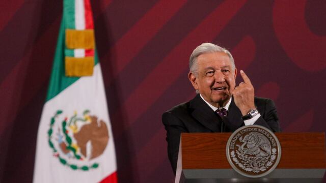 AMLO critica a ministros de la SCJN