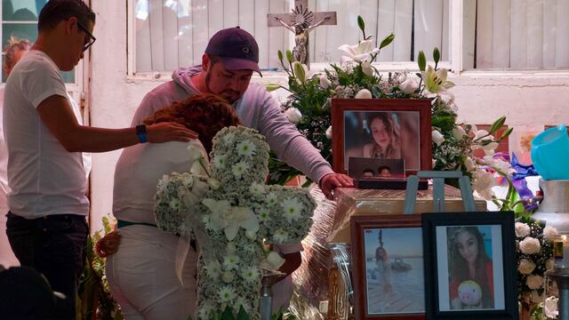 Amigos y familiares se despiden de Lesly Martínez Colín