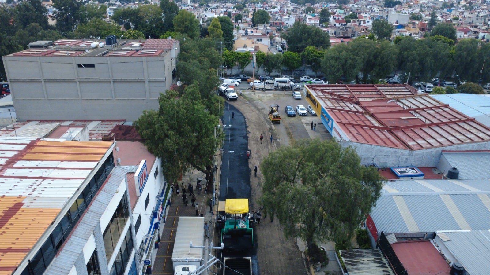Daniel Serrano presenta Tren de Pavimentación.