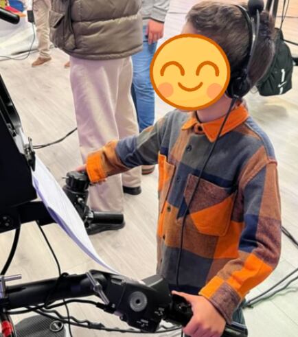 Tania Rincón lleva a su hijo al trabajo y se convirtió en el mejor camarógrafo de Hoy