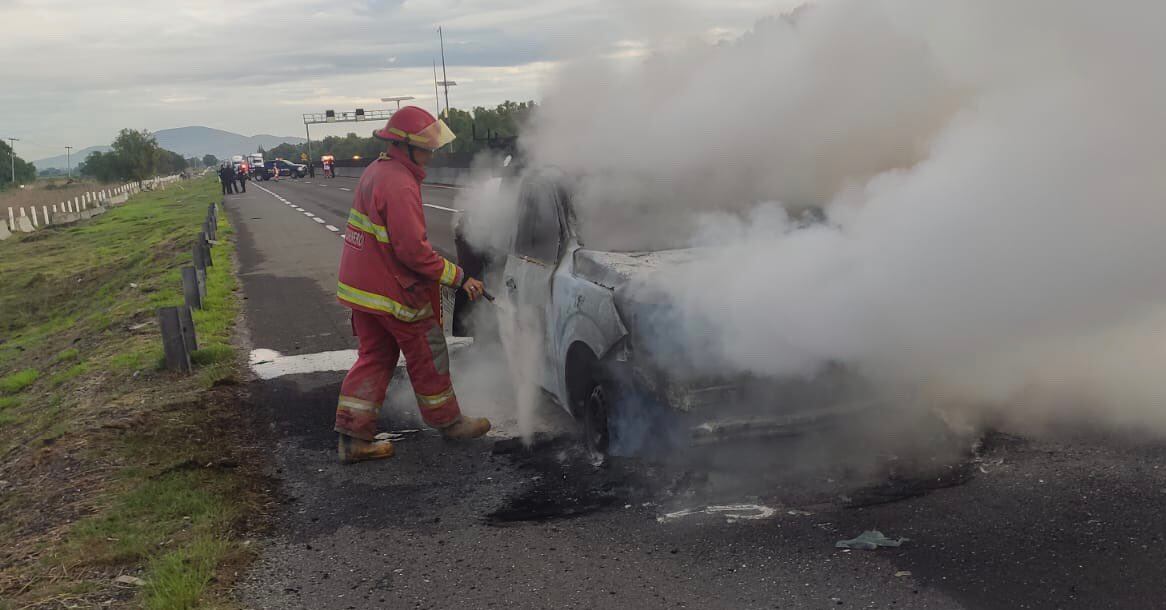 Se incendia pipa de gas en Circuito Exterior Mexiquense