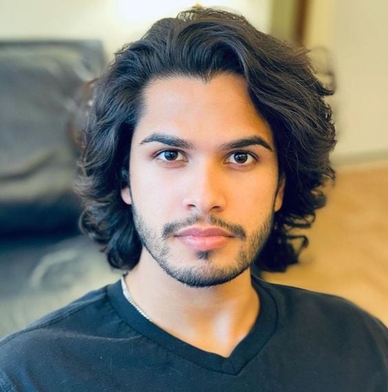 Largo medio, corte de cabello para hombre