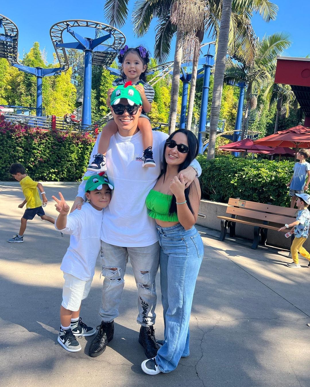 Eduin Caz y su familia; Daisy Anahí y sus hijos Eduin y Dhasia.