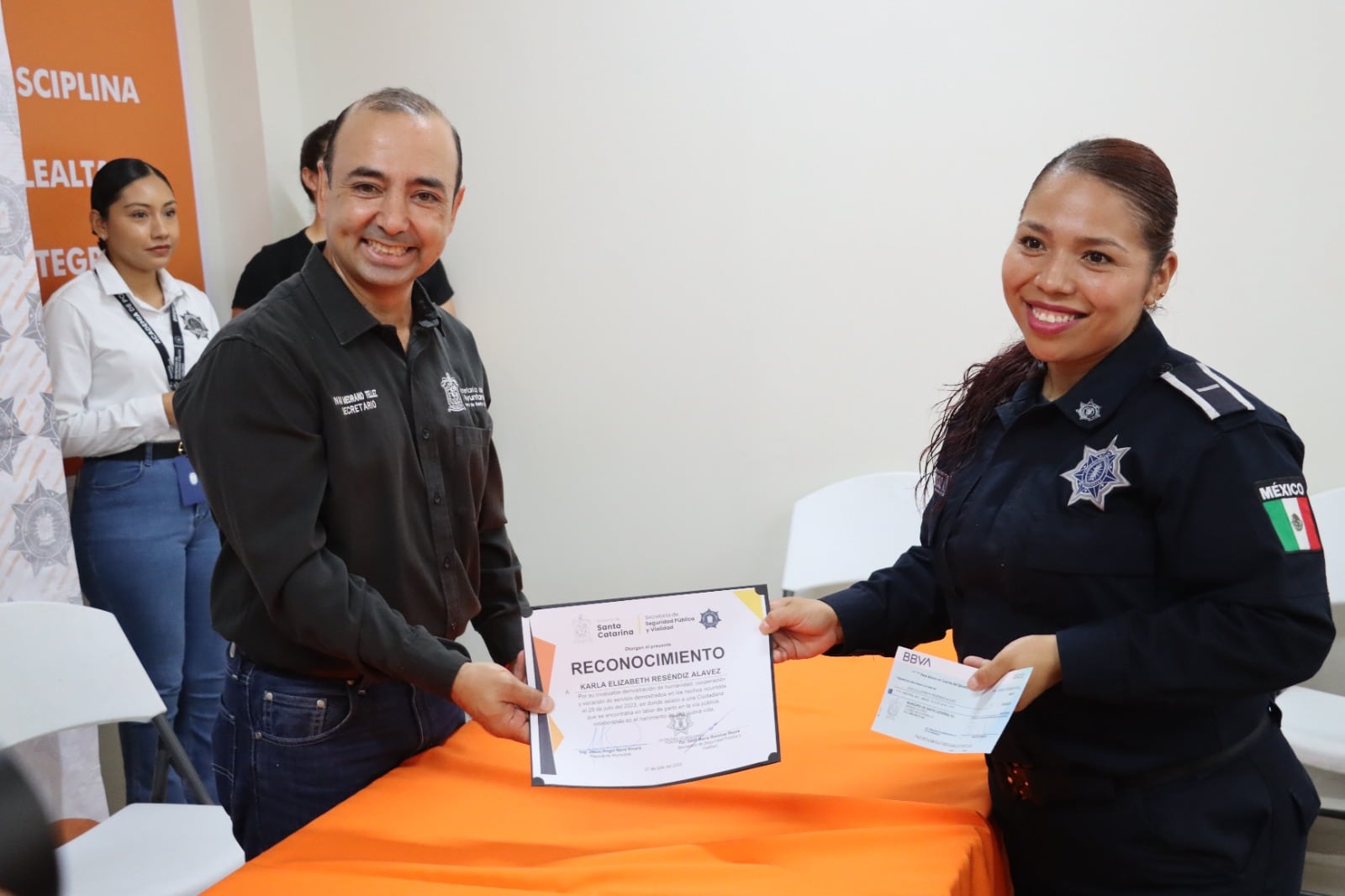Santa Catarina reconoce a policías