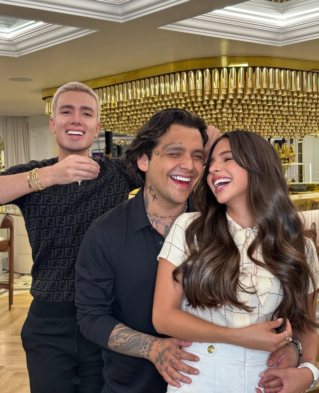Miguel de la Mora con Christian Nodal y Ángela Aguilar.
