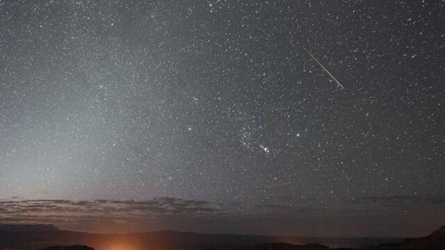 Un meteoro perseidas captado en el cielo del 12 de agosto del 2016, en el Parque Nacional Bryce Canyon, de Utah.