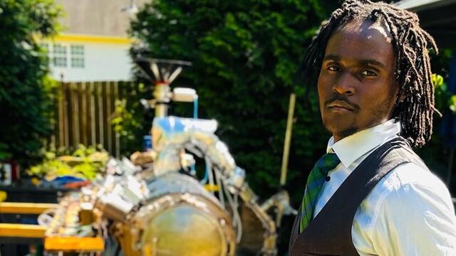 Julian Brown y su dispositivo ‘plastolina’