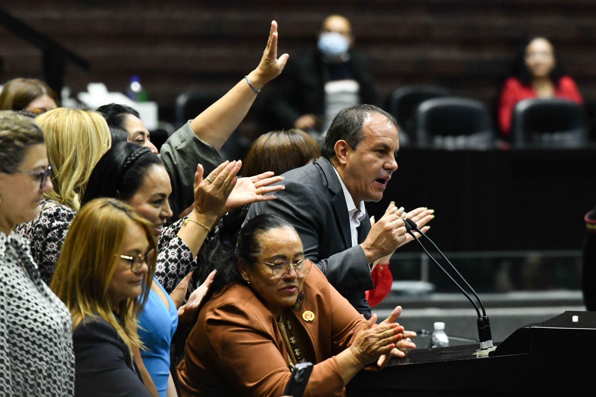 Cuauhtémoc Blanco, diputado de Morena, durante su intervención en la sesión ordinaria de la Cámara de Diputados en la que se fue desechado el dictamen para el desafuero por su presunto delito de violencia sexual