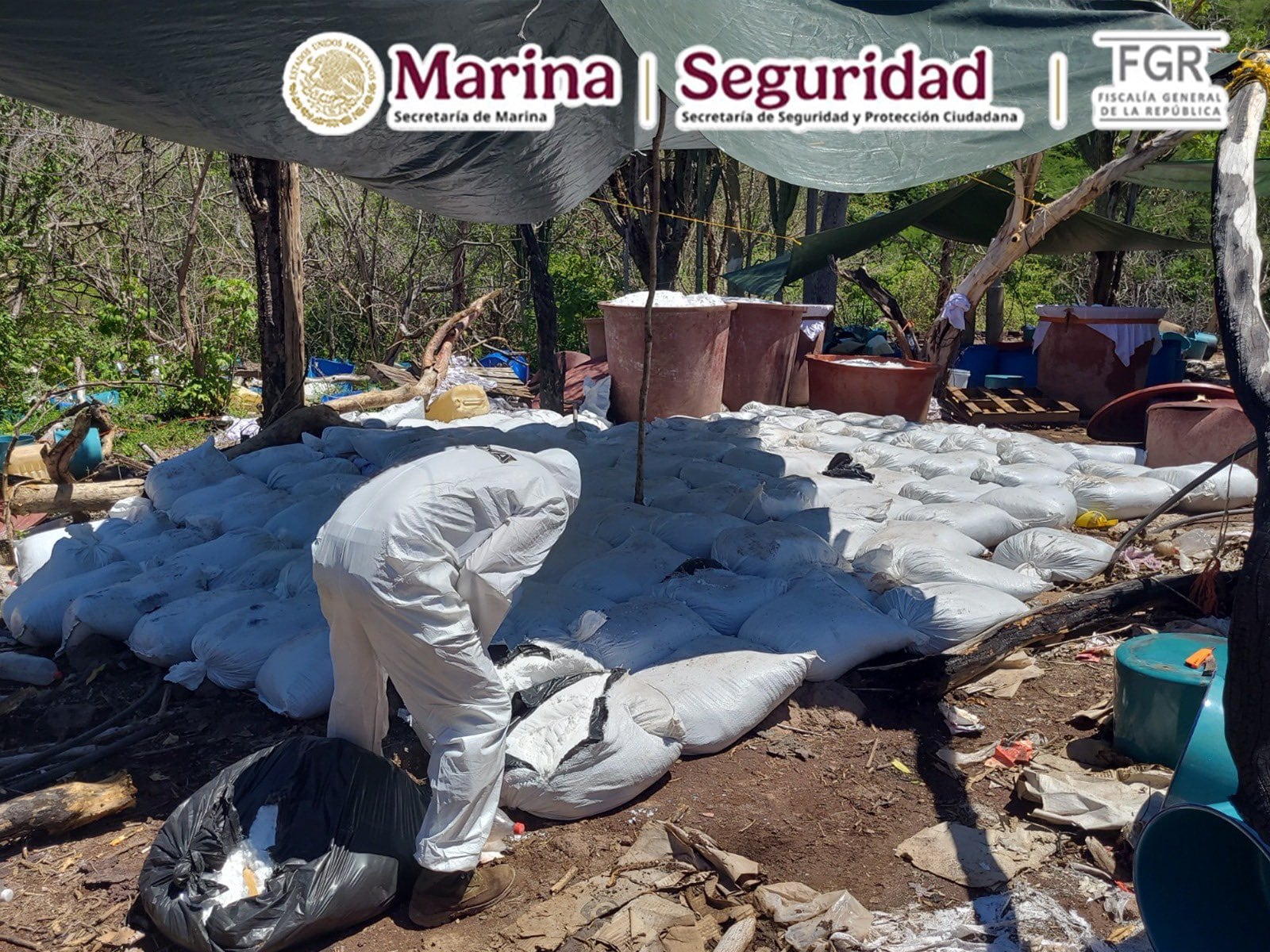 Harfuch reporta decomiso de 16 toneladas de metanfetamina en Sinaloa