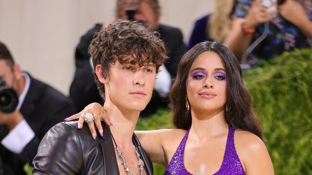 Shawn Mendes y Camila Cabello llegaron al 'Met Gala 2021' con un look veraniego